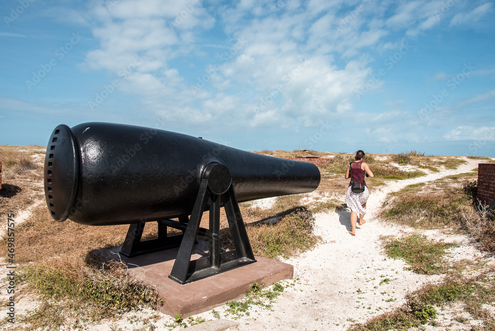 Cannon on the roof of Fort Jefferson, Dry Tortuga Island, Florida Cannon on the roof of Fort Jefferson, Dry Tortuga Island, Florida