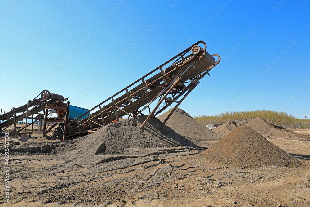 Cultivation soil screening equipment in farm, North China Cultivation soil screening equipment in farm, North China