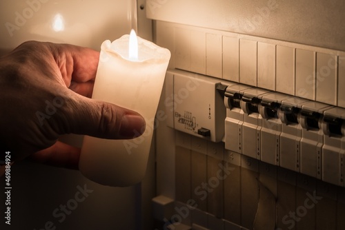 Canvastavla Sicherungskasten mit Sicherungen in einem Verteilerkasten während eines Stromaus