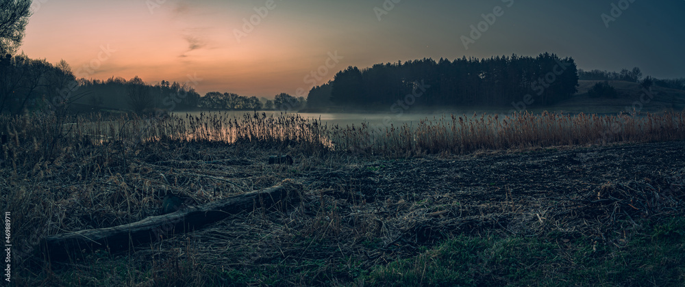Obraz premium Sunrise on river