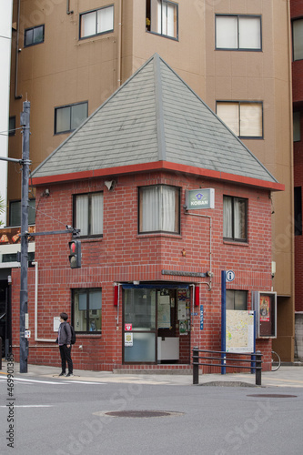 東京、赤坂5丁目の交差点にある交番　　赤坂、港区、東京、日本