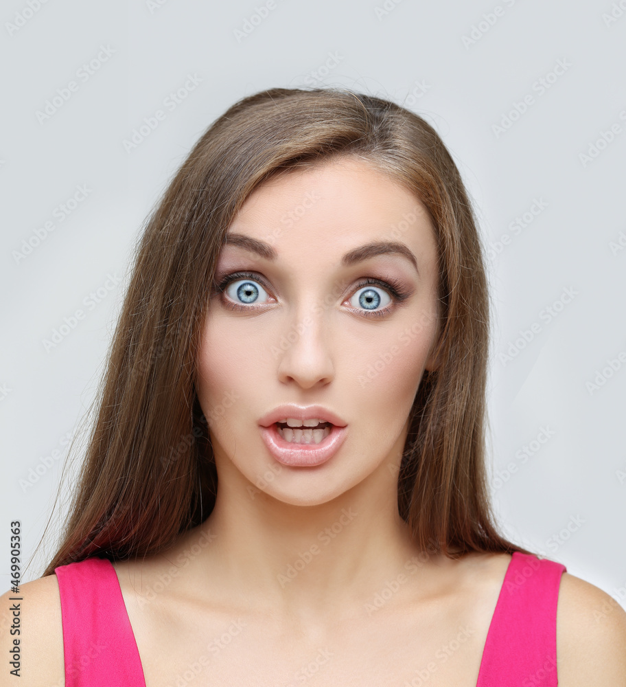 Portrait of surprised girl ,of shocked woman