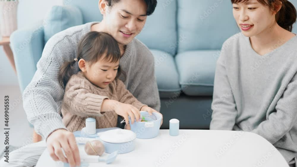 おままごとをする女の子 おままごとをする女の子