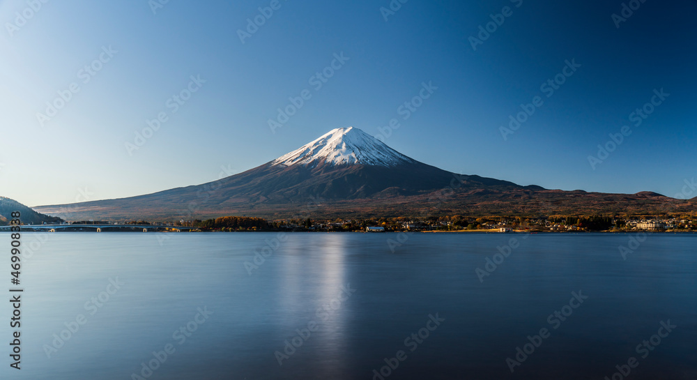 ≪山梨県≫静寂に包まれた早朝の富士山と河口湖
【Silent early morning Mt. Fuji and Lake Kawaguchiko in Yamanashi Prefecture, Japan】