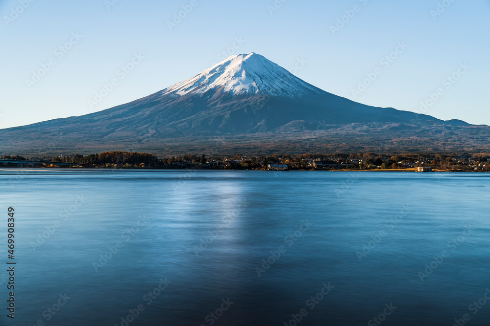 ≪山梨県≫静寂に包まれた早朝の富士山と河口湖
【Silent early morning Mt. Fuji and Lake Kawaguchiko in Yamanashi Prefecture, Japan】