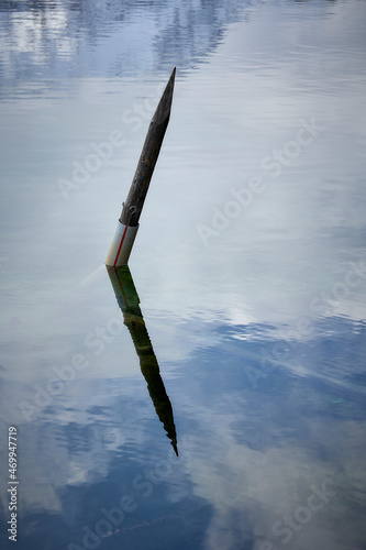 Fototapeta Naklejka Na Ścianę i Meble -  Spiegelung im Wasser - Stimmungsvoller Motiv am See