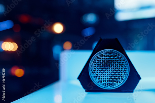The microphone lies on a glowing table with a grid on the camera