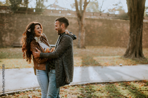 Young couple having fun wit...
