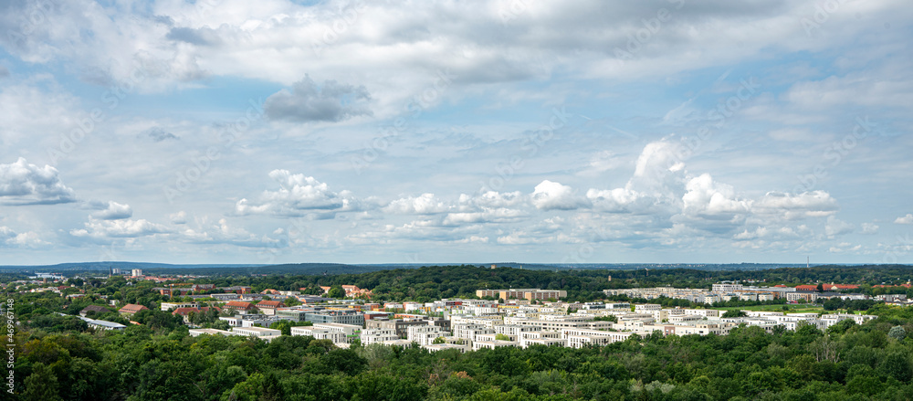 Blick vom Pfingstberg auf Wohnhäuser in Potsdam Blick vom Pfingstberg auf Wohnhäuser in Potsdam