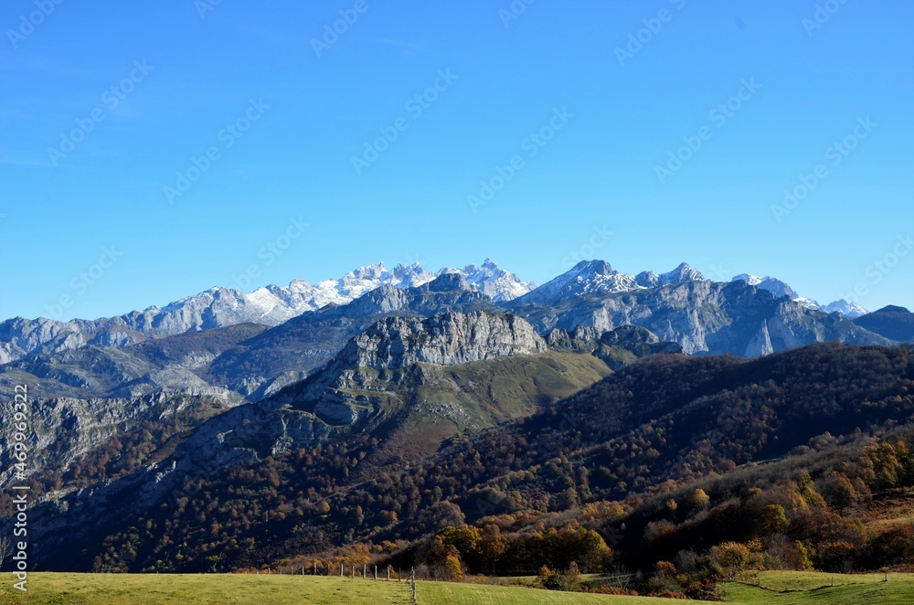 El mirador de la Collada, Asturias, España. Con preciosas vistas de los Picos de Europa.