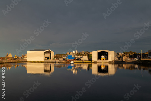 Photos BUCKIE, MORAY, SCOTLAND - 28 OCTOBER 2021: This is the sundown on a very calm day at Buckie Harbour, Moray, Scotland, UK