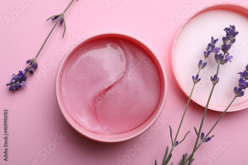 Murais de parede Package of under eye patches and lavender flowers on pink background, flat lay