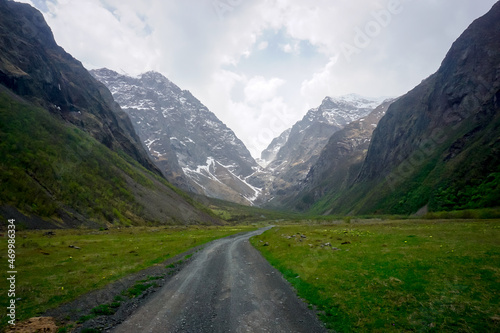 Mountain road to Midagrabin waterfalls