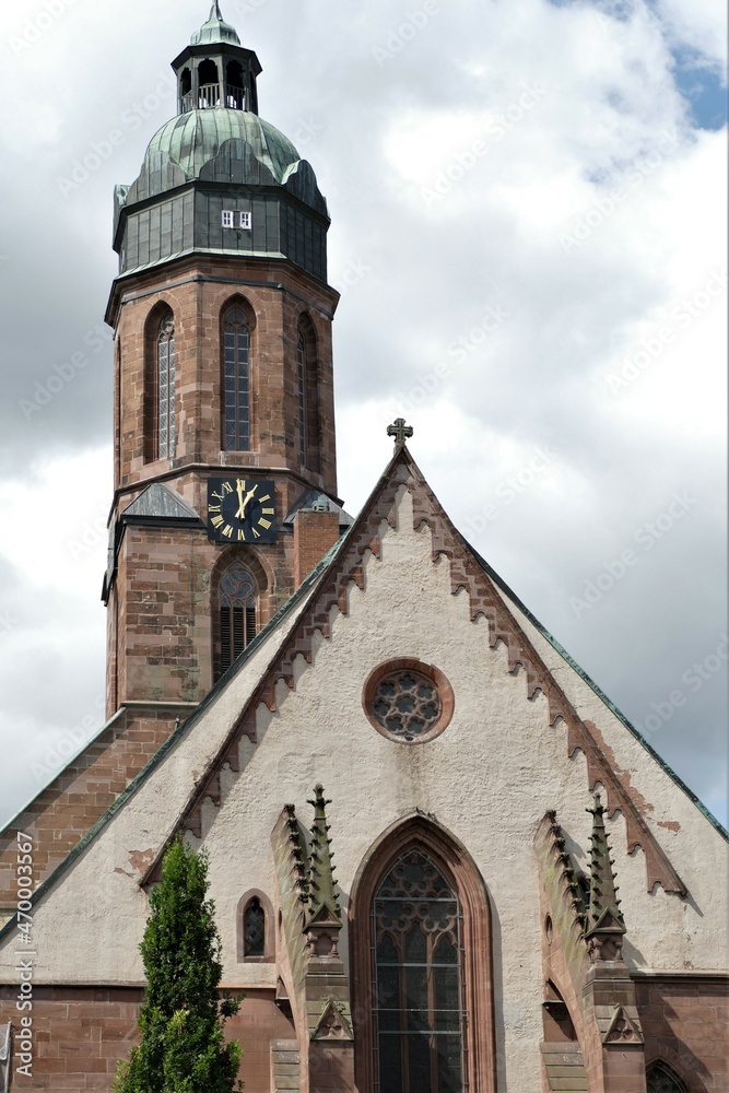 Turm und Fassade der St.-Jacobi-Marktkirche am Marktplatz in Einbeck