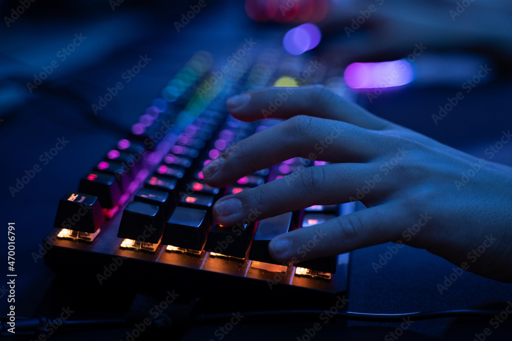Cyber sport gamer holding hand at the computer keyboard while playing - obrazy, fototapety, plakaty 