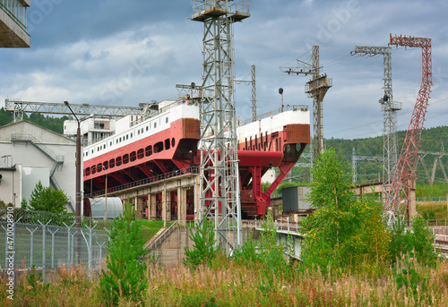 The ship lift of the Krasnoyarsk hydroelectric power station photo