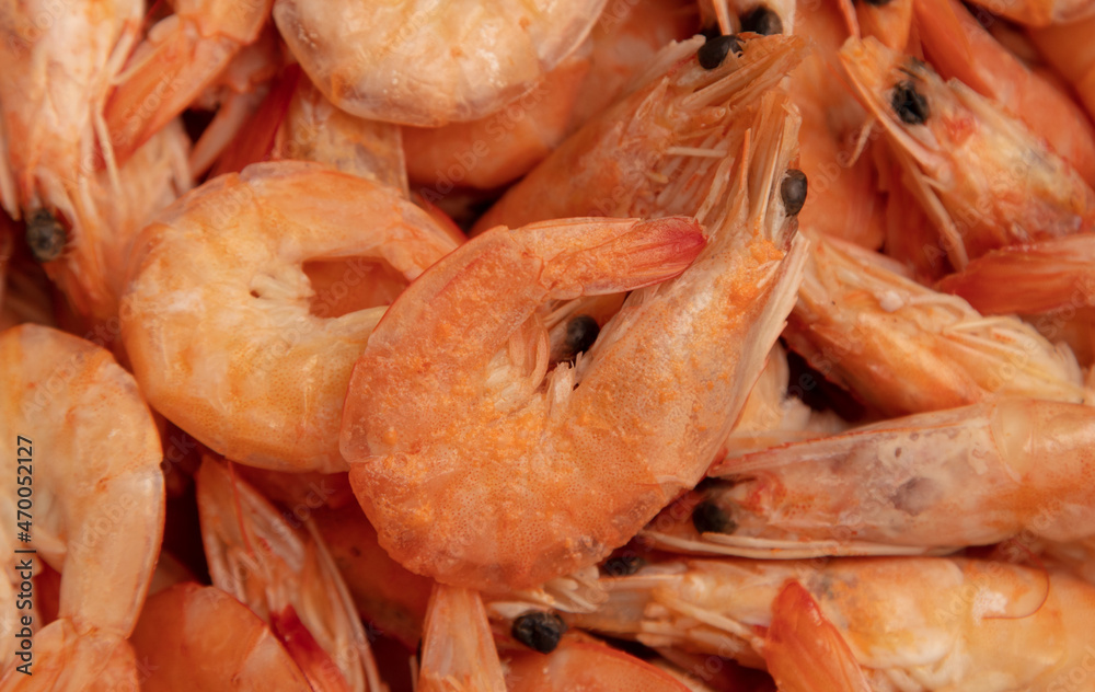 Red shrimps are boiled in a saucepan.