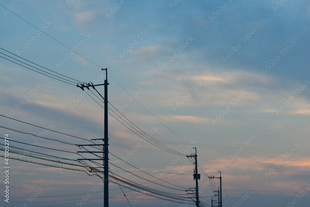日没直後の電線と電柱