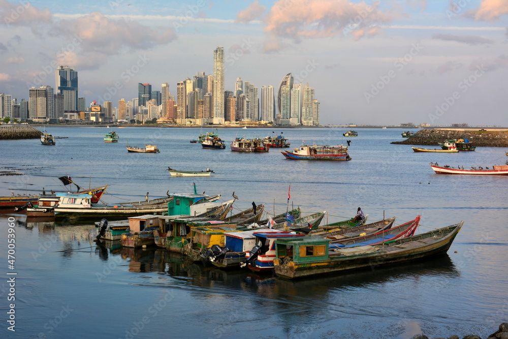 Naklejka premium Skyline de la ciudad nueva de Panamá City, capital de Panamá