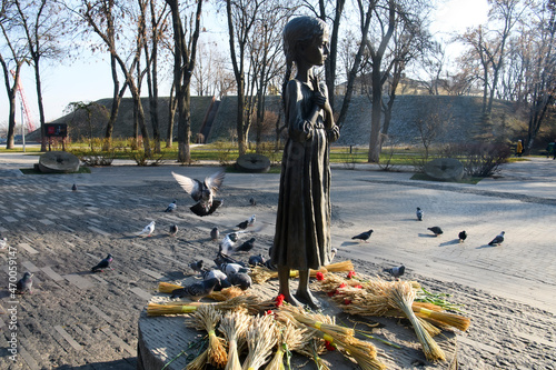 Pigeons fly near the Monument to the victims of Holodomor big hunger in Ukraine who died of starvation in 1932-33. Kyiv