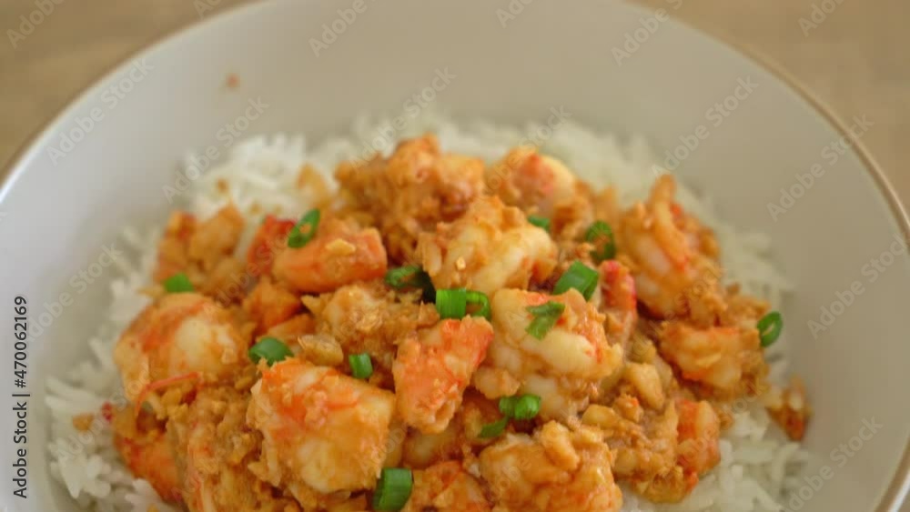 stir-fried shrimps with garlic and shrimps paste rice bowl stir-fried shrimps with garlic and shrimps paste rice bowl
