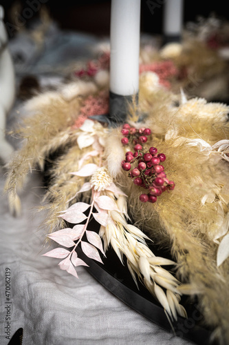 Adventskranz zu Weihnachten aus Trockenblumen