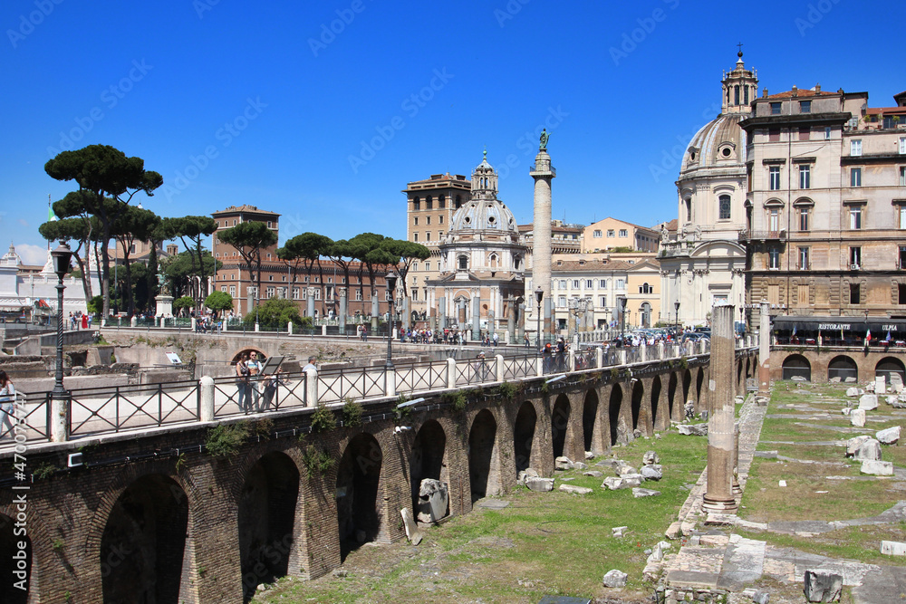 Italie / Rome - Forum et colonne Trajane	