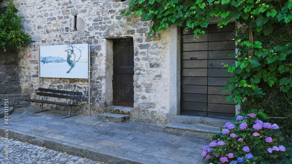 Le riproduzioni dei dipinti di Giovanni Segantini nel centro storico di Caglio in provincia di Como, Lombardia, Italia.