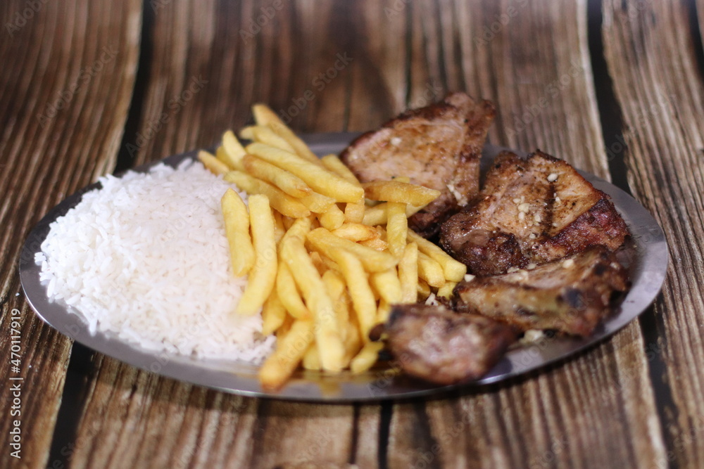 carne com batata frita carne com batata frita
