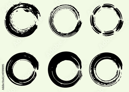 Grunge vector circles. Brush strokes set