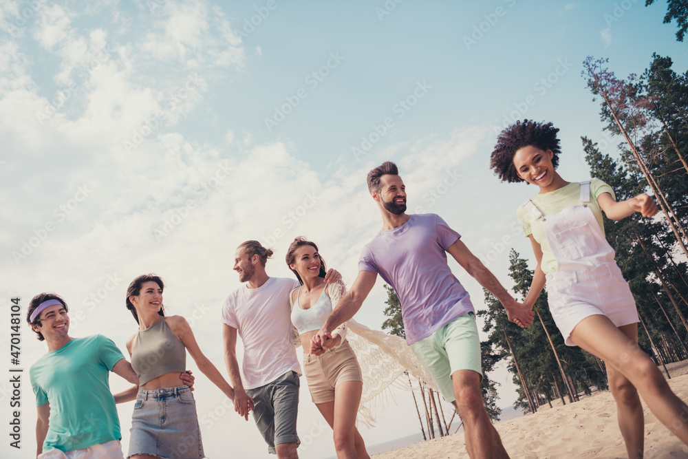 Photo of six funny dream friends group people hold hands stroll wear casual outfit nature summer seaside beach Photo of six funny dream friends group people hold hands stroll wear casual outfit nature summer seaside beach
