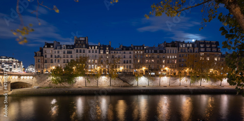 Photography Immeubles en bord de quai de Seine sur l'île de la Cité