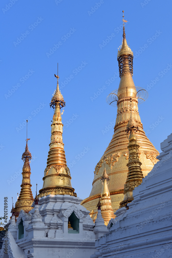 Fototapeta premium detail view to a group of golden stupas at the Shwedagon Pagoda in Yangoon, Myanmar (Burma) 