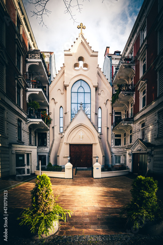 Hamburg church between residential buildings, a facade like in New York. Catholic Apostolic Church Finkenau.