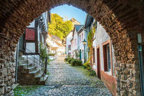 Das Hirtentor, Stadttor in Blankenheim mit Blick zur Burg