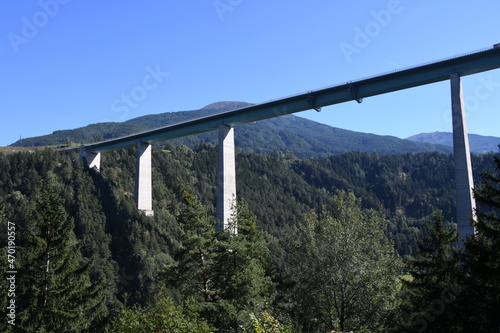 Die Europabrücke bei Innsbruck ist das Kernstück der österreichischen Brenner Autobahn. Sie wurde 1963 ebaut und die höchste Brücke Österreichs und überspannt das Wipptal zwischen Schönberg und Patsch photo