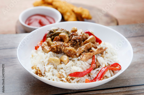 Teriyaki chicken with rice, bell pepper and sesame