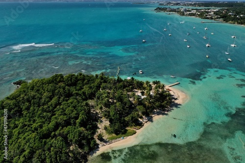 Vue aérienne de l'îlet du Gosier et du littoral Guadeloupéen 