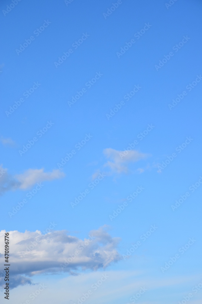 Schleierwolken - weiße Wolken am blauen Himmel - Schönwetterwolken Schleierwolken - weiße Wolken am blauen Himmel - Schönwetterwolken