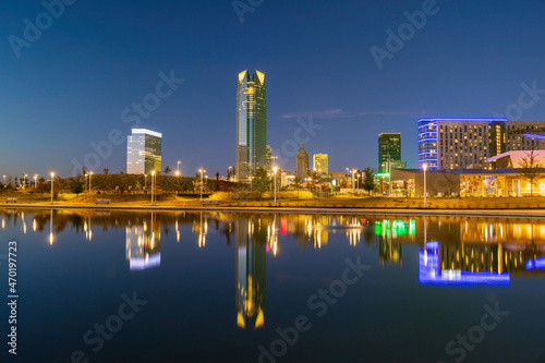 Night view of the Oklahoma skyline and cityscape © Kit Leong