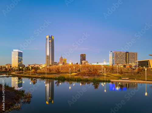 Night view of the Oklahoma skyline and cityscape © Kit Leong