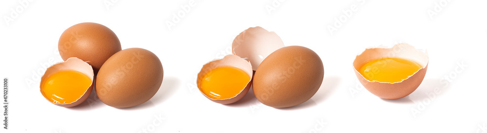 Fotografia fresh hen egg and yolk isolated on white background