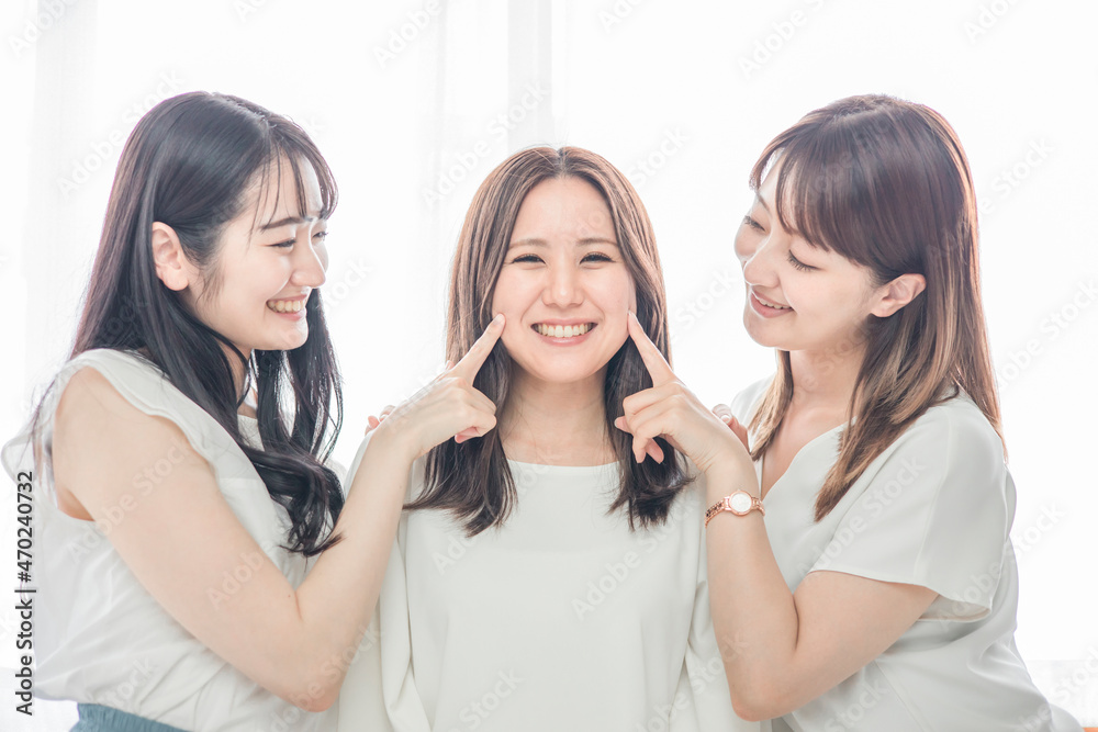 3人の女性（スキンケア）
