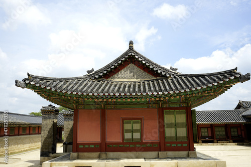 경복궁 문화재의 전통 건축물이 웅장하고 아름답습니다. © K_UriNara
