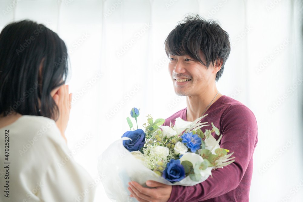 Portrait of Asian (Japanese) couple or couples giving gifts. Copy space available.
Portrait of Asian (Japanese) couple or couples giving gifts. Copy space available.