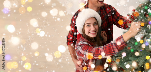 Happy couple decorating Chr...