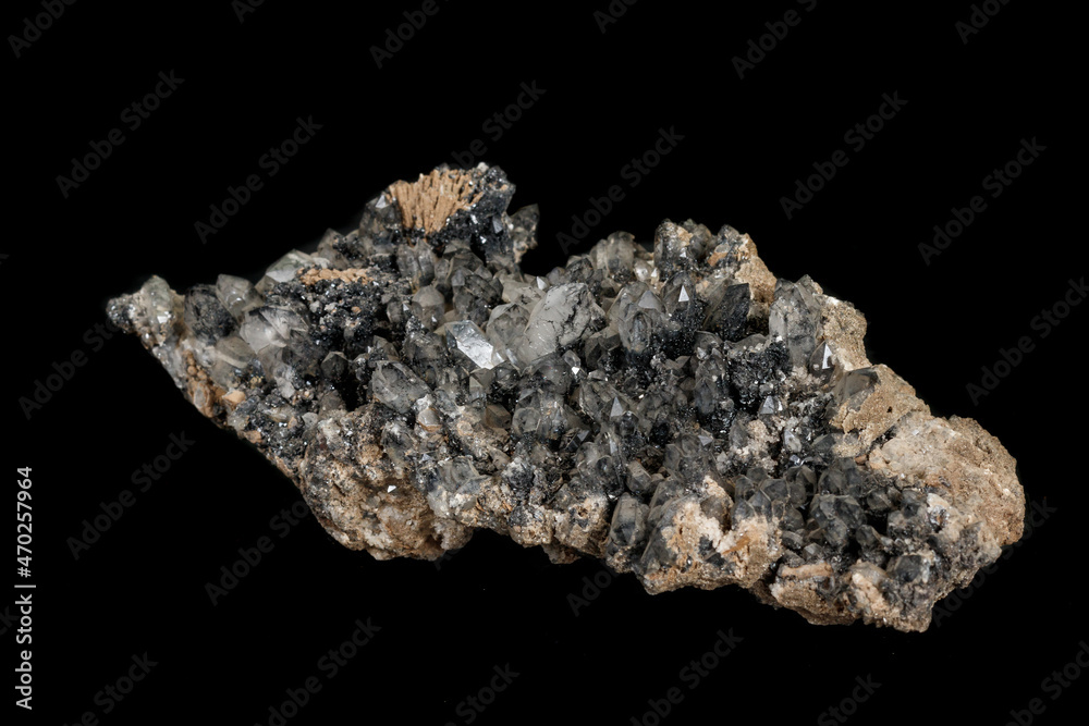Macro stone mineral Quartz with ilvayit on a black background Macro stone mineral Quartz with ilvayit on a black background