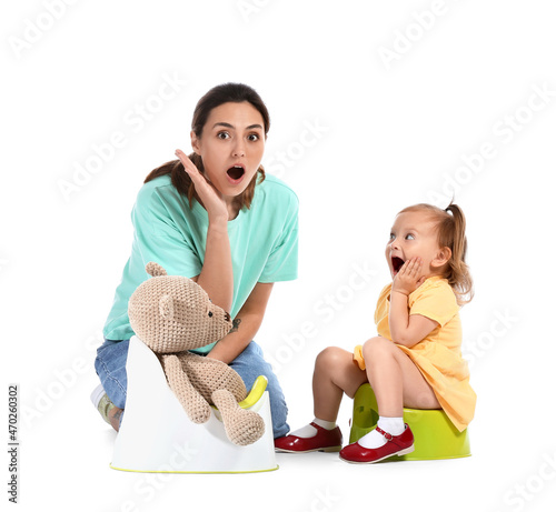 Mother and toddler potty tr...