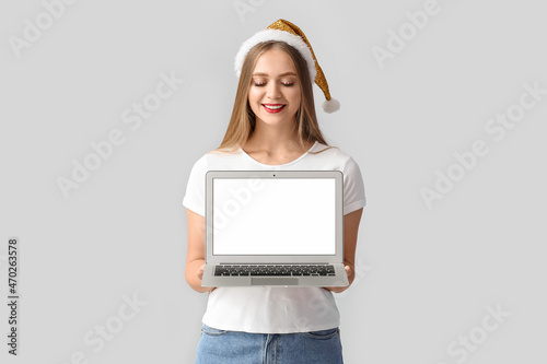 Beautiful young woman in Sa...