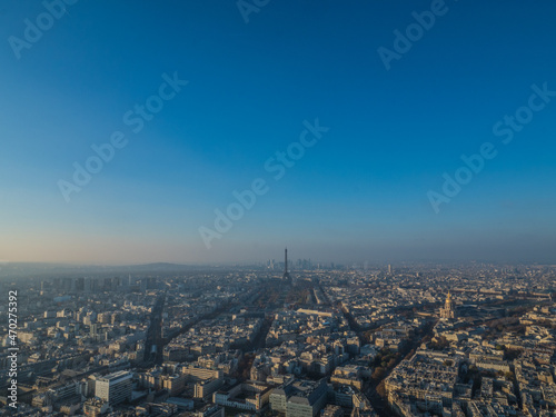 青空のパリとエッフェル塔。モンパルナスタワーより。Paris in the blue sky and the Eiffel Tower. From Montparnasse Tower.